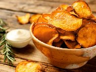Рецепта Домашен печен картофен чипс